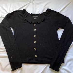 American Eagle black long sleeve top with buttons